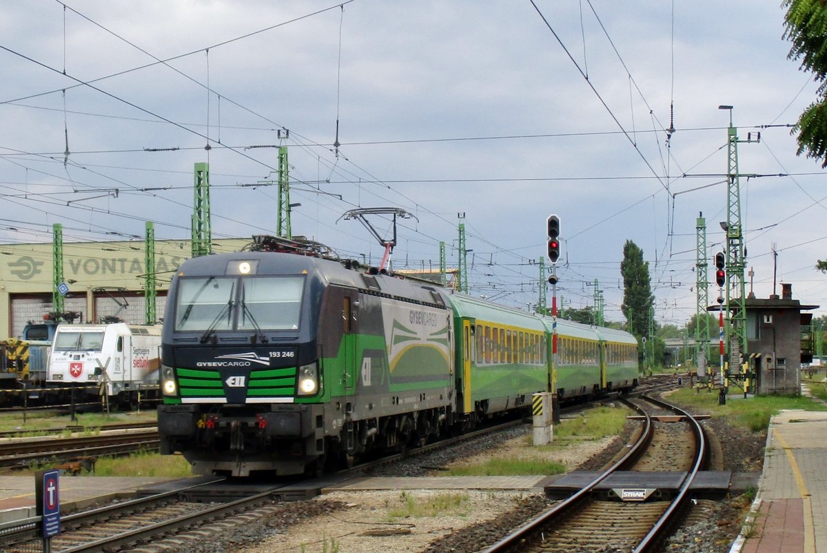 Am 6 Mai 2018 treft GySEV 193 246 mit IC nach Budapest in Györ ein.