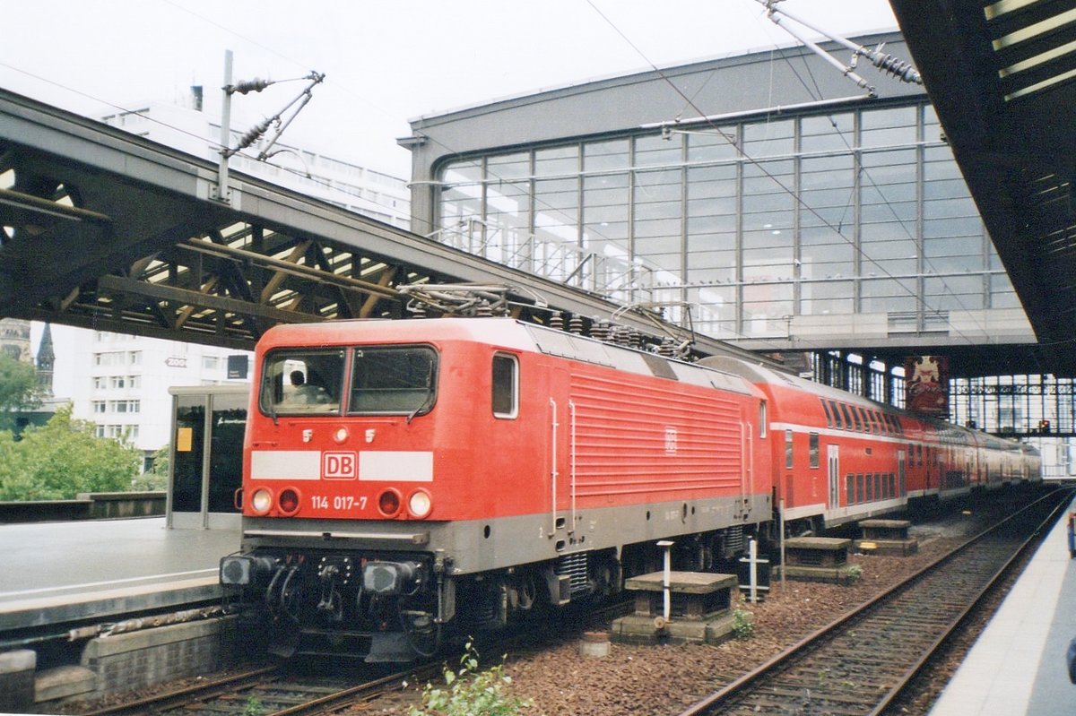 Am 6 November 1999 treft 114 017 in Berlin-ZOO ein. 