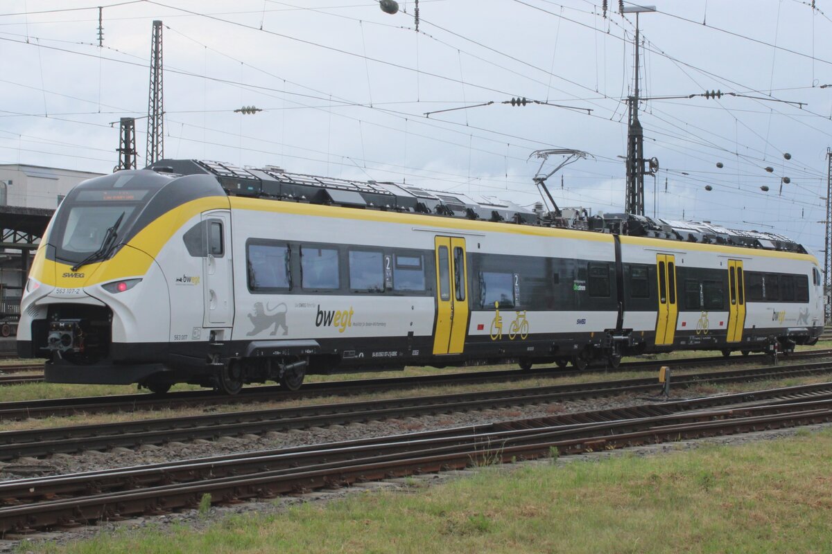 Am Abend von 22 Juni 2024 steht SWEG 563 107 in Offenburg abgestellt.