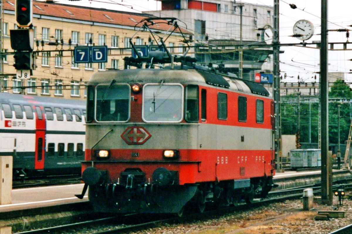 Am Abend von 24 Mai 2003 lauft 11141 in Bern um. Sie tragt dann noch die Swiss-Express-Farben.