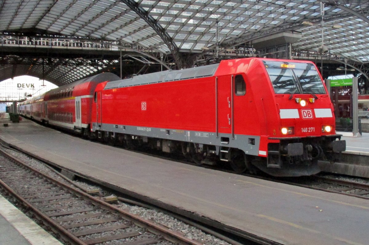 Am Abend von 25 September 2017 steht 146 271 in Köln Hbf.