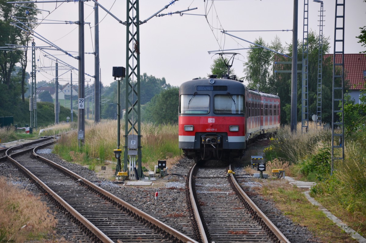 Am Bahnhof Altomünster ist am 28.06.2015 für die S-Bahn München 420 459 - 0 abgestellt. 