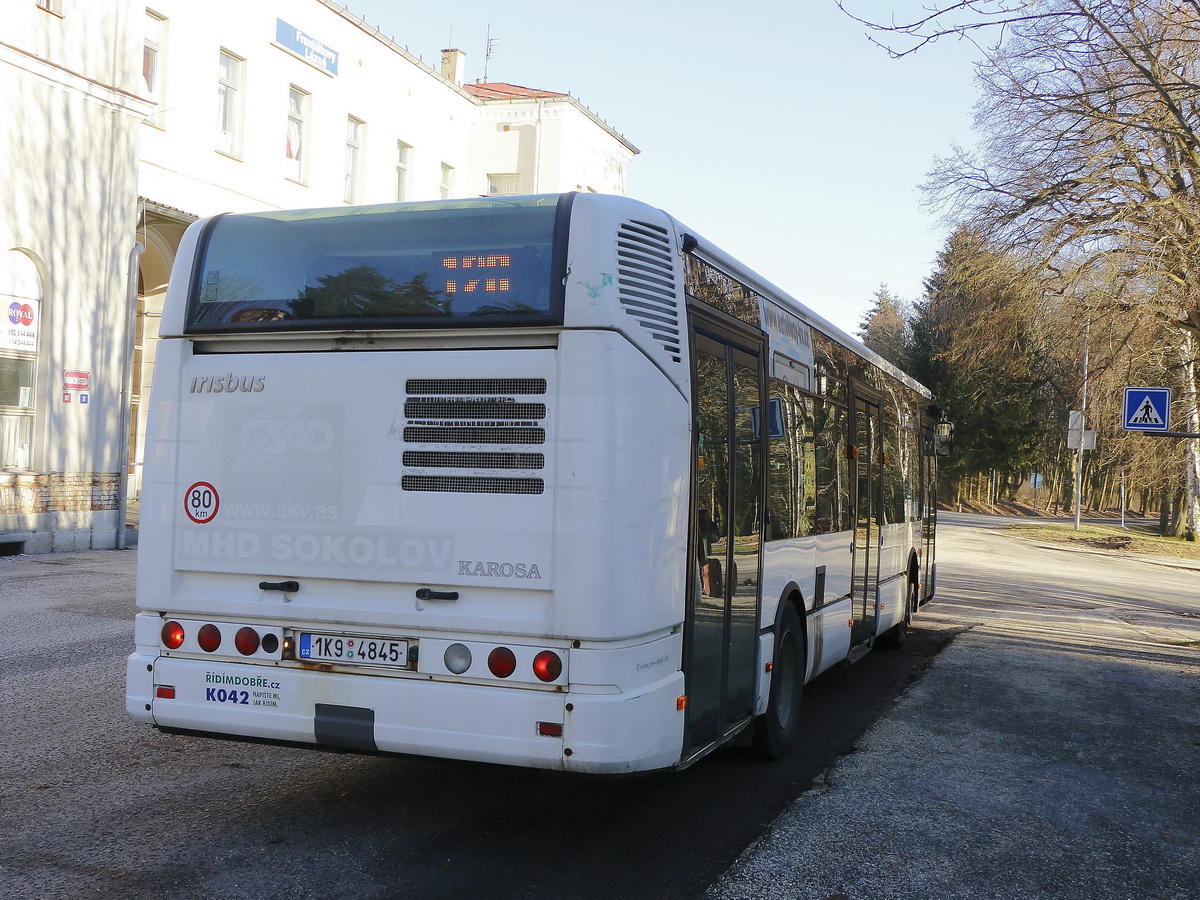 Am Bahnhof Franzensbad steht am 15. Februar 2019 als Linie 120 (in Richtung Cheb) ein 

Heckpartie des Stadtbus Irisbus Citelis gesehen am Bahnhof Franzensbad am 15. Februar 2019.