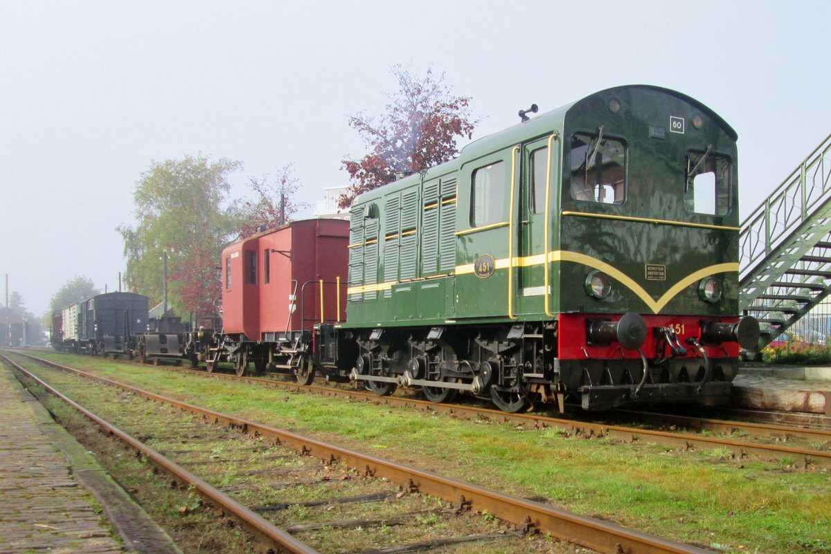 Am Morgen von 23 Oktober 2016 steht ex-NS 451 in Haaksbergen bei der MBS.