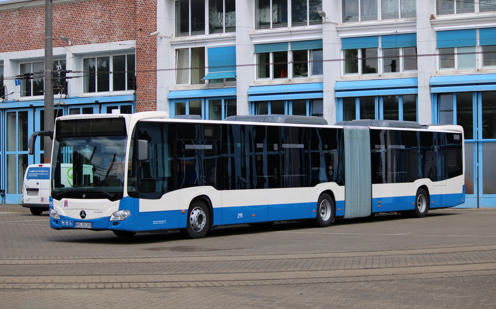 Am Nachmittag des 25.06.2021 stand der neue Citaro auf dem Gelnde der Rostocker Straenbahn AG.