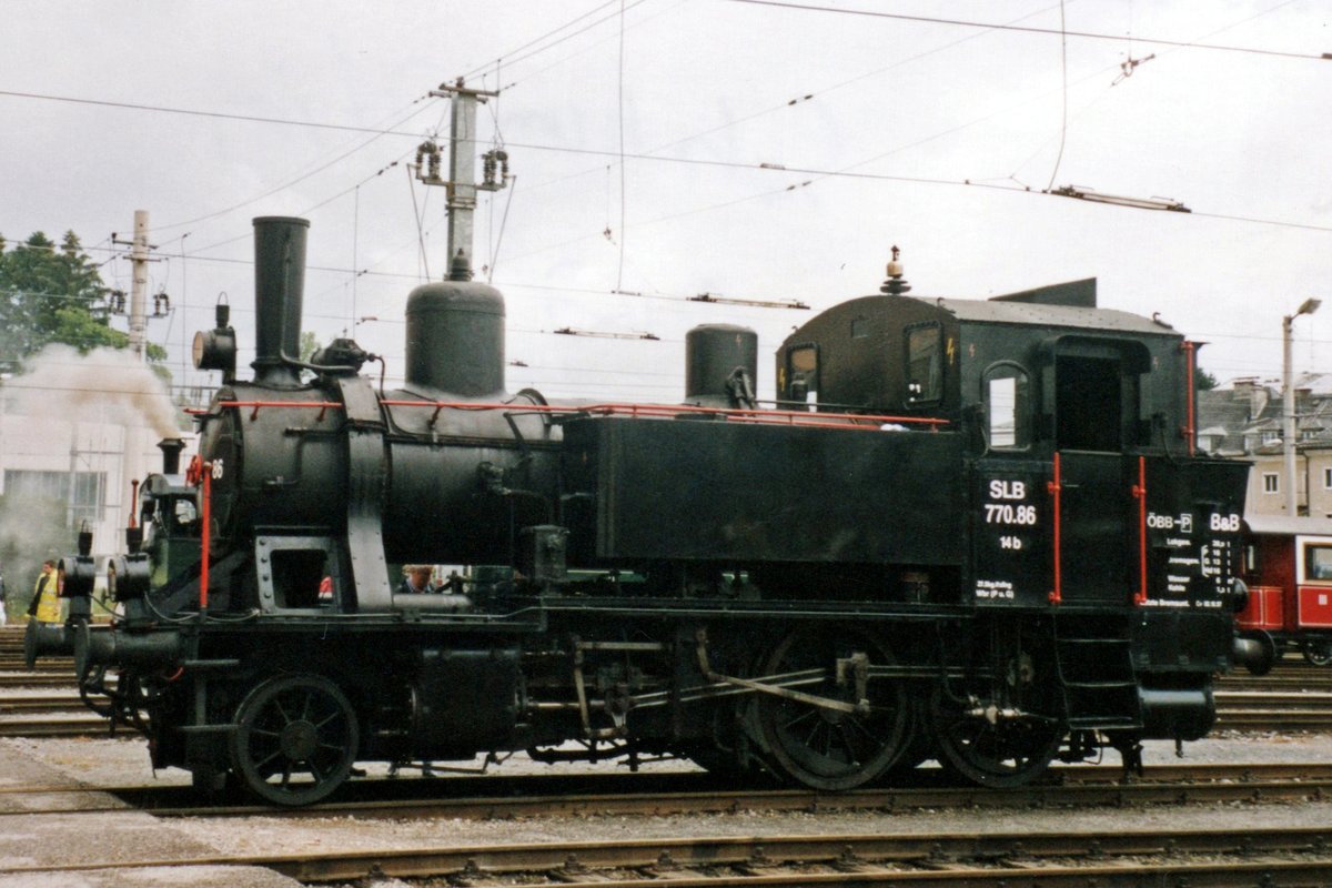 Am regnerischen 30.Mai 2004 steht SLB 770.86 in Salzburg-Itzling.