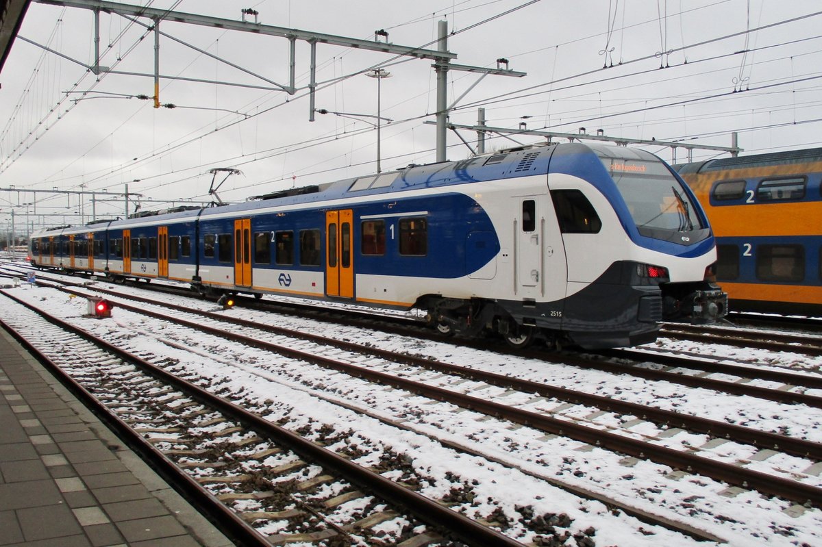 Am verschneeten 8 Jänner 2017 steht NS 2515 in Nijmegen Centraal.