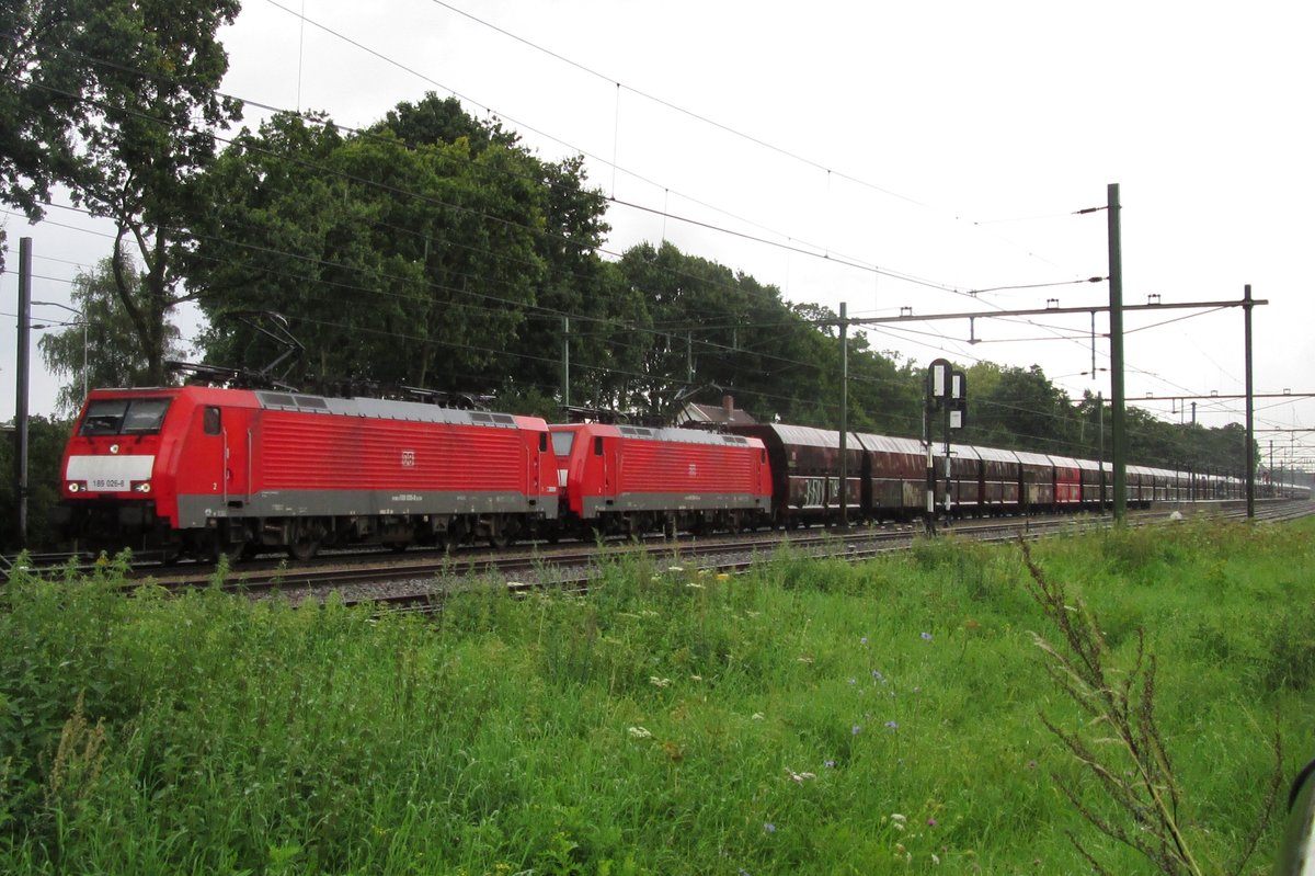 Amtrüben 28 März 2013 durchfahrt 189 026 samt deren Kohlezug Zevenaar. 