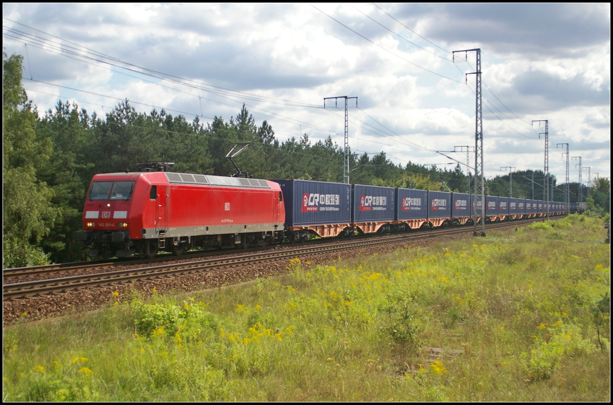 An die MEG ist 145 001-4 ausgeliehen. Am 23.08.2017 fuhr sie den  CR express  durch die Berliner Wuhlheide