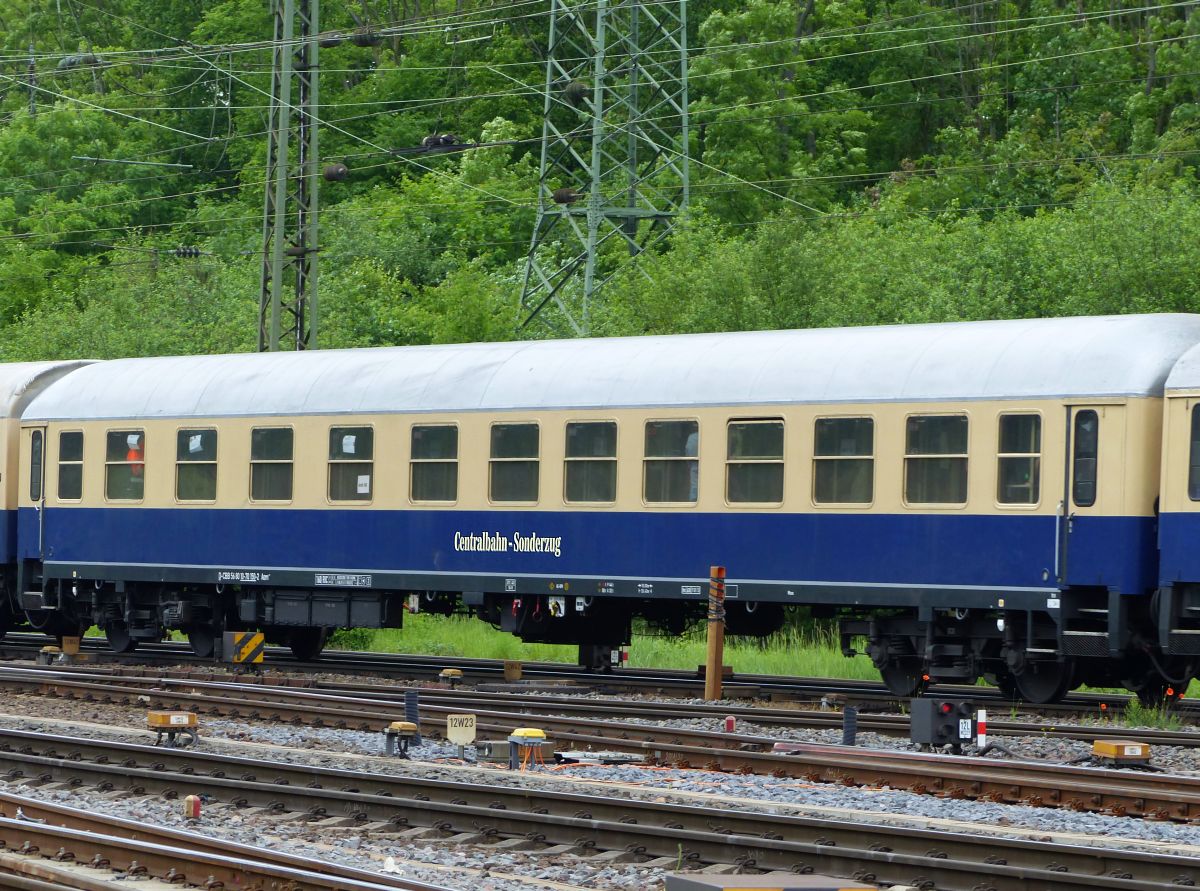 Aom 225 Sitzwagen der Centralbahn AG mit Nummer D-CBB 5680-10-70 150-2 Rangierbahnhof Kln. Porzer Ringstrae, Kln 20-05-2016.

Aom 225 zitrijtuig van de Centralbahn AG met nummer D-CBB 5680-10-70 150-2 rangeerstation Keulen Gremberg bij de Porzer Ringstrae, Keulen 20-05-2016.