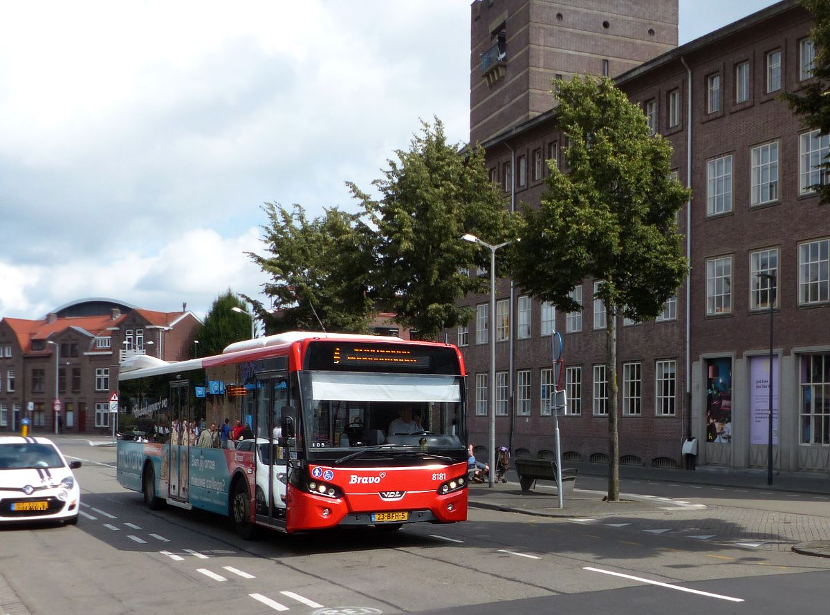 Arriva Bravo Breda Bus 8181 DAF VDL CITEA SLF-120 Baujahr 2014. Oude Vest, Breda 22-08-2021.

Arriva Bravo stadsdienst Breda bus 8181 DAF VDL CITEA SLF-120 bouwjaar 2014. Oude Vest, Breda 22-08-2021.