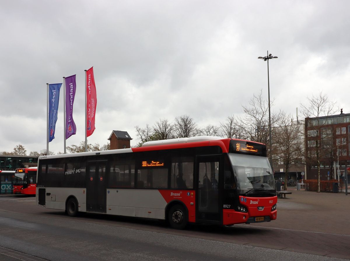 Arriva Bravo Bus 8927 DAF VDL Citea LLE 120 Baujahr 2014. Stationsplein, Roosendaal 01-04-2022.

Arriva Bravo bus 8927 DAF VDL Citea LLE 120 bouwjaar 2014. Stationsplein, Roosendaal 01-04-2022.