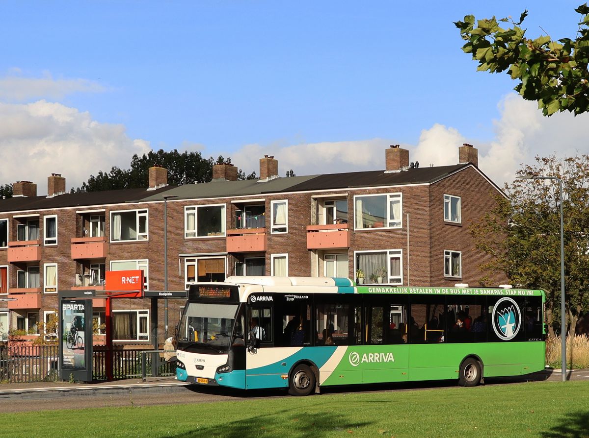 Arriva Bus 8743 DAF VDL Citea LLE120 Baujahr 2012. Haltestelle  Kooilaan  Willem de Zwijgerlaan, Leiden 07-10-2021.

Arriva bus 8743 DAF VDL Citea LLE120 bouwjaar 2012. Bushalte  Kooilaan  Willem de Zwijgerlaan, Leiden 07-10-2021.