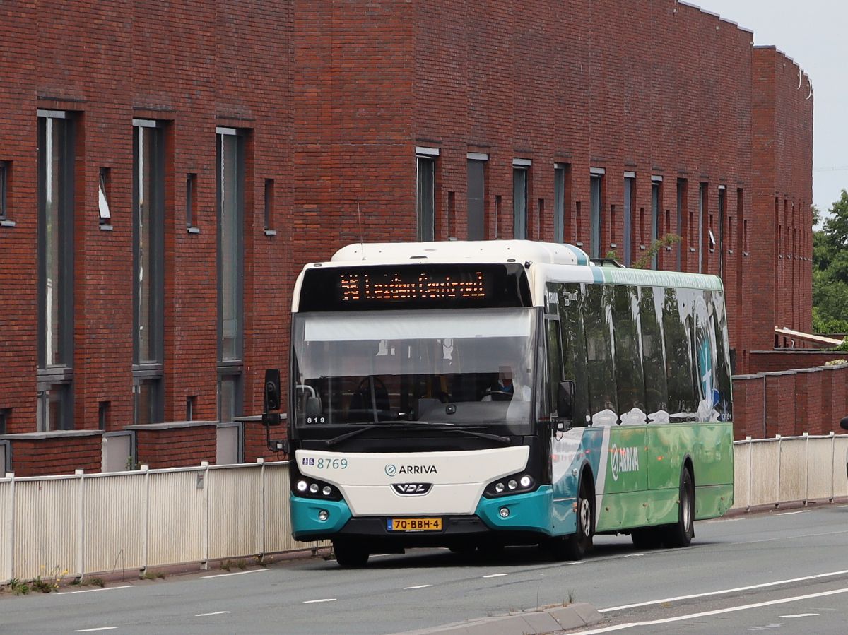 Arriva Bus 8769 DAF VDL Citea LLE120 Baujahr 2012. Oude Spoorbaan / Willem de Zwijgerlaan, Leiden 21-06-2022.

Arriva bus 8769 DAF VDL Citea LLE120 bouwjaar 2012. Oude Spoorbaan / Willem de Zwijgerlaan, Leiden 21-06-2022.