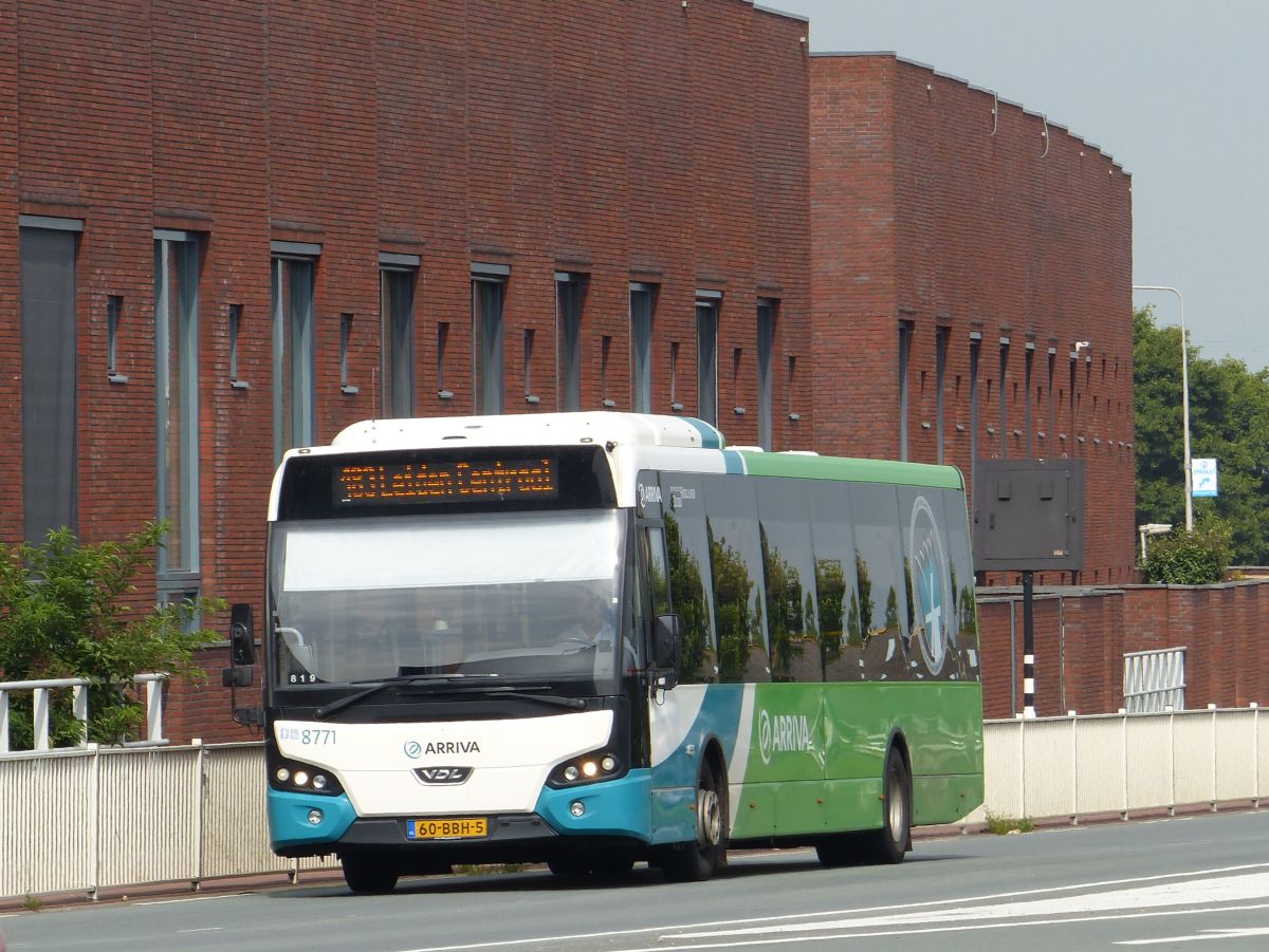 Arriva Bus 8771 DAF VDL Citea LLE120 Baujahr 2012. Willem de Zwijgerlaan, Leiden 26-07-2017.

Arriva bus 8771 DAF VDL Citea LLE120 bouwjaar 2012. Willem de Zwijgerlaan, Leiden 26-07-2017.