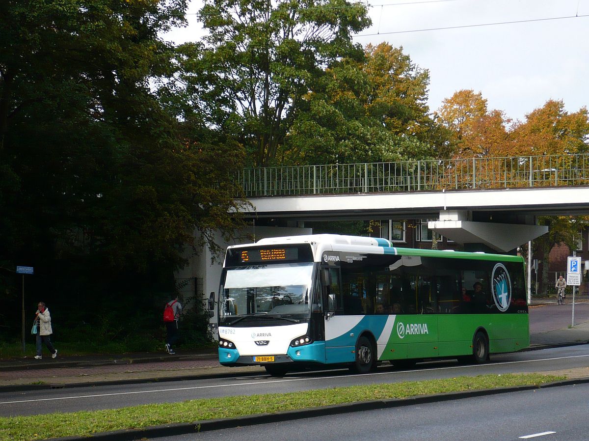 Arriva Bus 8782 DAF VDL Citea LLE120 Baujahr 2012. Lammenschansweg, Leiden 22-09-2017.

Arriva bus 8782 DAF VDL Citea LLE120 bouwjaar 2012. Lammenschansweg, Leiden 22-09-2017.