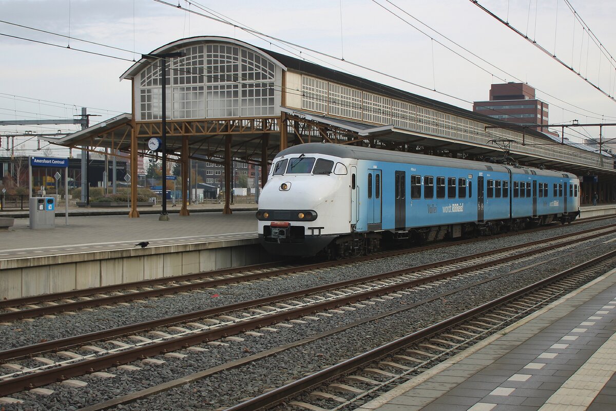 Arriva/2454CREW 904 verlasst Amersfoort und fangt damit eine grosse Sonderfahrt am an 22 November 2025.