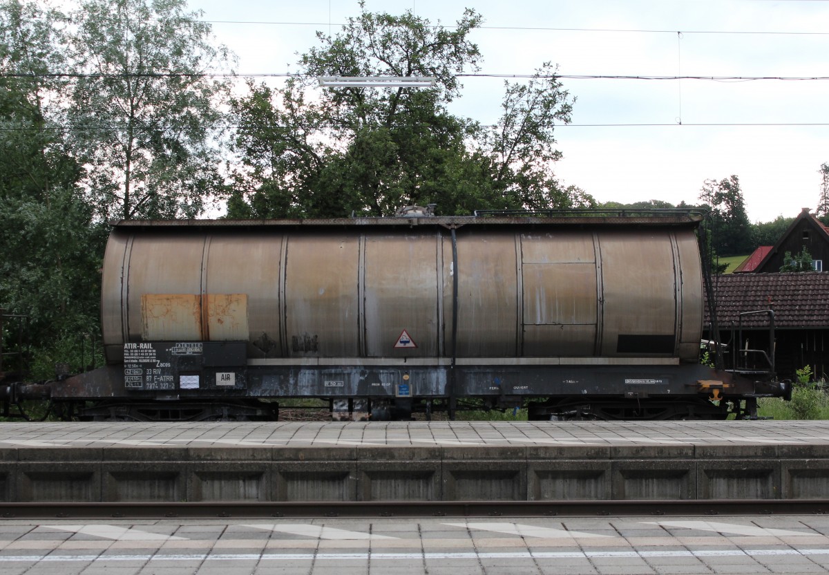 ATIR RAIL 7874 327-2 am 8. Juni 2015 im Bahnhof von Prien am Chiemsee.