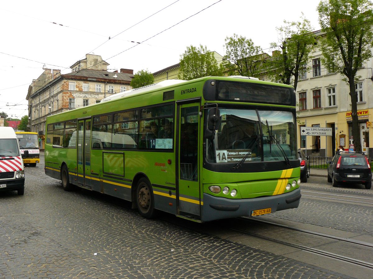 ATP-1 (Львівське комунальне автотранспортне підприємство 1) MAN Castrosa CS40 City II Bus Knyazya Yaroslava Osmomysla Platz, Lviv, Ukraine 08-05-2014.

ATP-1 (Львівське комунальне автотранспортне підприємство 1) MAN Castrosa CS40 City II bus Knyazya Yaroslava Osmomysla plein, Lviv, Oekrane 08-05-2014.