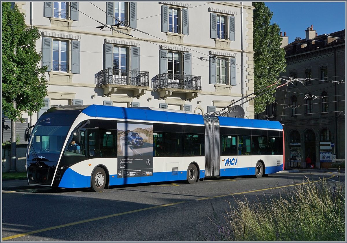 Auf der VMCV Linie 201 verkehren seit neustem  Last-Mile  Buse, da die Verlängerung der Strecke nach Rennaz nach einer Volksabstimmung nicht elektrifiziert werden durfte. Im Bild erreicht ein Bus der Linine 201 beim Halt an der Haltestelle  Entre Deux Ville  in Vevey.

4. Mai 2020