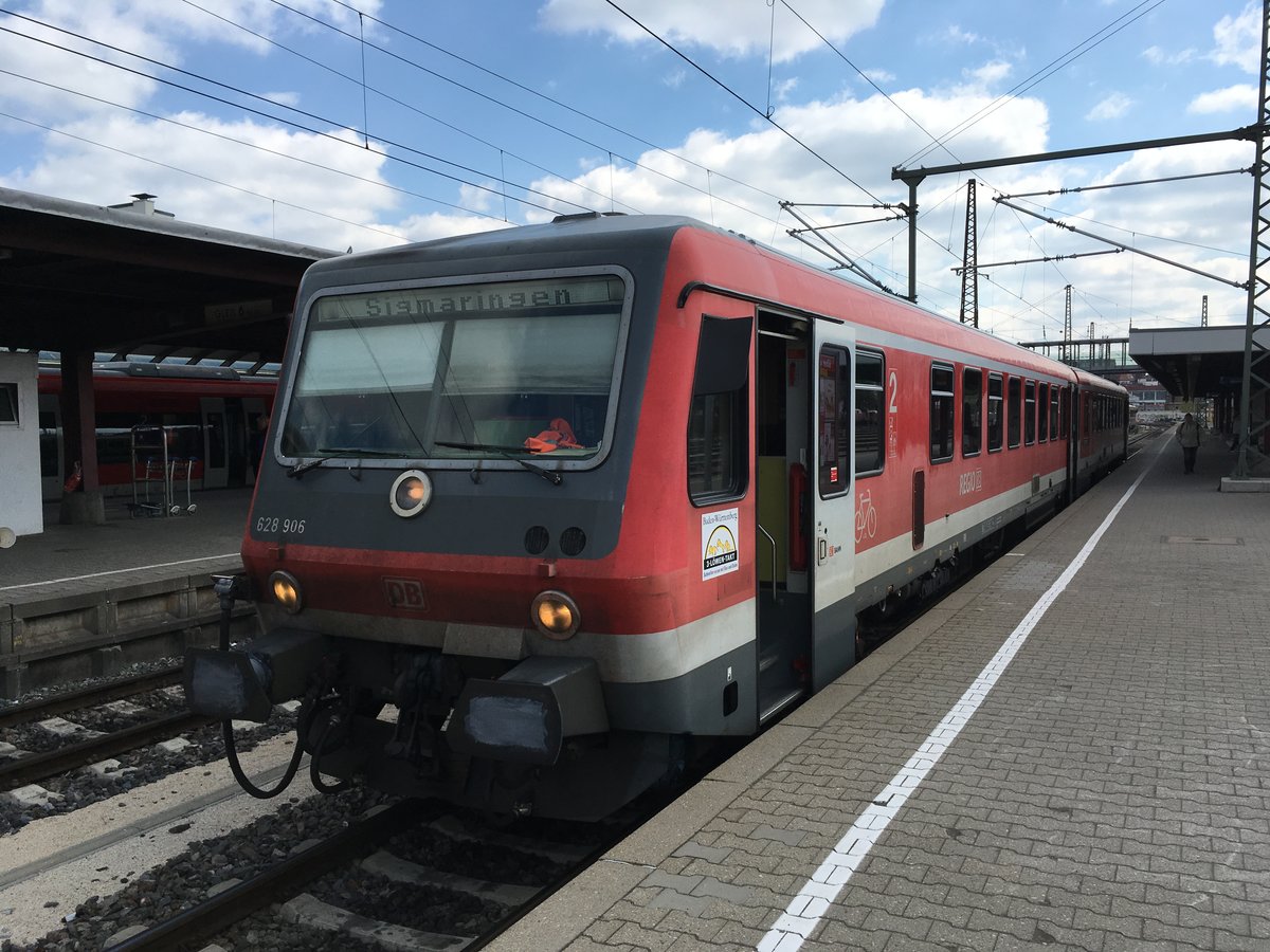 Aufgrund des aktuellen 611&612 Mangels in Ulm kommt auf dem Re Ulm - Sigmaringen wieder so ziemlich alles zum Einsatz was der Ulmer Fuhrpark so an Diesel besitzt, vorallem aber 628er.

So fuhr am 20.04.17 628 906/629 006 als Re 22338 nach Sigmaringen hier noch in Ulm Hbf.