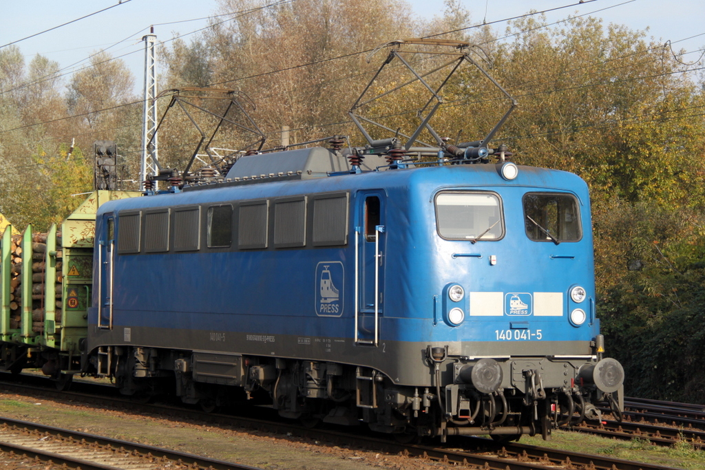 Aufgrund der Streckensperrung s�dlich von Bad Kleinen ging es f�r 140 041-5 mit ihrem Holzzug(Rostock-Stendal)via Waren,Berlin und Rathenow.01.11.2014