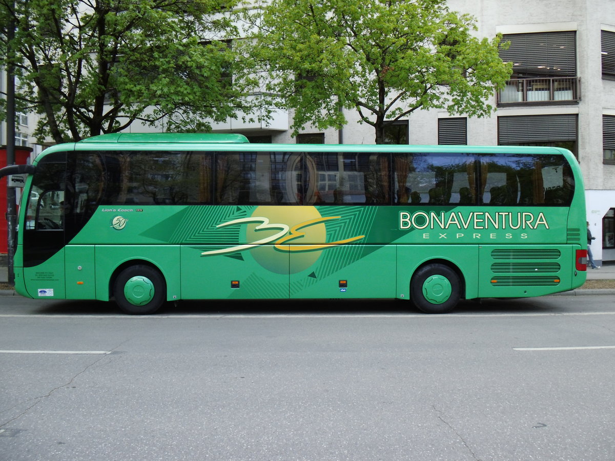 Aus Italien: Bonaventura Express, Badoere - MAN Lion's Coach am 9. April 2014 in Mnchen (Aufnahme: Martin Beyer)