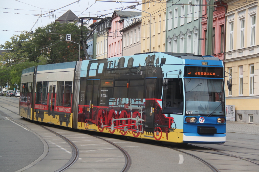 B�derbahn Molli on Tour: NGT 6 Wagen 687 als Linie 5 von Rostock-Mecklenburger Allee nach S�dblick am 04.09.2015 in der Rostocker Innenstadt