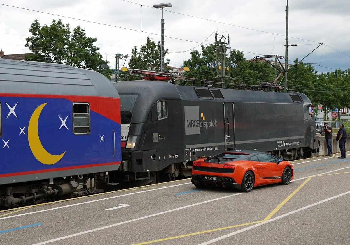 BAHN TOURISTIK EXPRESS
BTE AutoReiseZUG Hamburg - Lörrach
FERIENZEIT REISEZEIT
Impressionen
vom Autoverlad in Lörrach am 5. Juli 2018.
Gemäss Anfrage war das Fotografieren erlaubt.
Foto: Walter Ruetsch 
