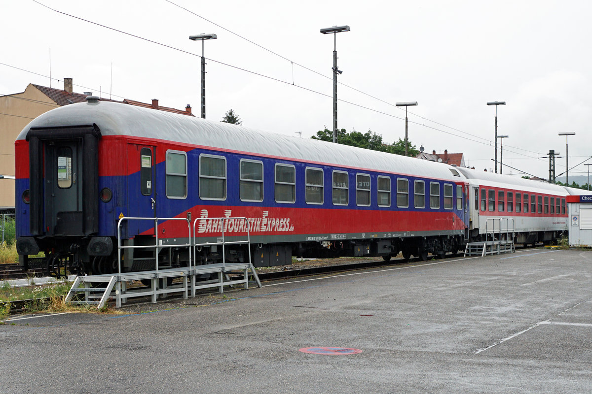 BAHN TOURISTIK EXPRESS
BTE AutoReiseZUG Hamburg - Lörrach
FERIENZEIT REISEZEIT
Impressionen
vom Autoverlad in Lörrach am 5. Juli 2018.
Auf die Rückfahrt nach Hamburg wartend.
Foto: Walter Ruetsch 
