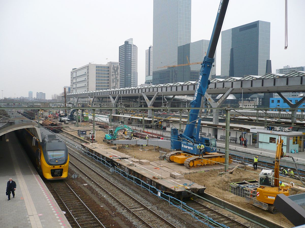 Bahnsteig Gleis 8 und 9 whrend der Umbau/Neubau Rotterdam Centraal Station 23-02-2011.

Perron spoor 8 en 9 tijdens de bouw van het nieuwe station. Rotterdam Centraal Station 23-02-2011.