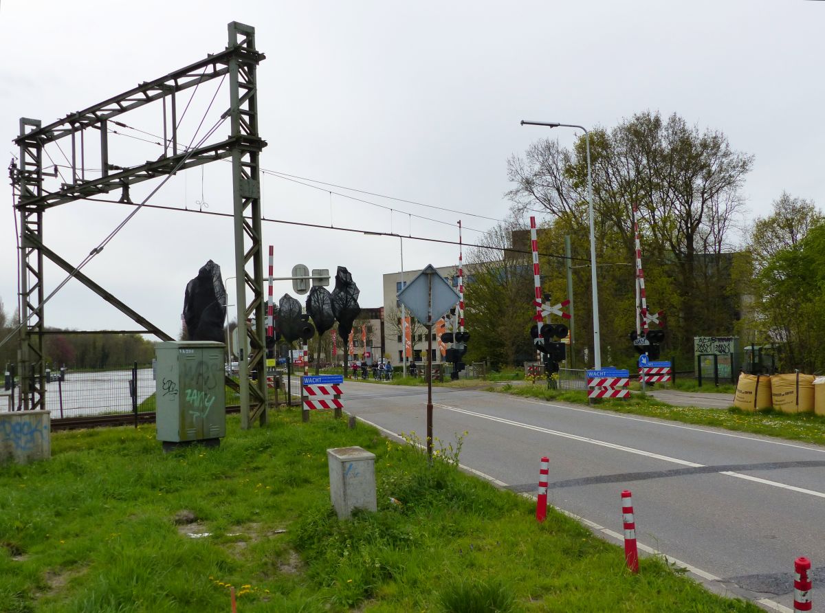 Bahnbergang Strecke Leiden-Woerden-Utrecht. Kanaalweg, Leiden 22-04-2016. 

Overweg spoorlijn Leiden-Woerden-Utrecht. Kanaalweg, Leiden 22-04-2016.