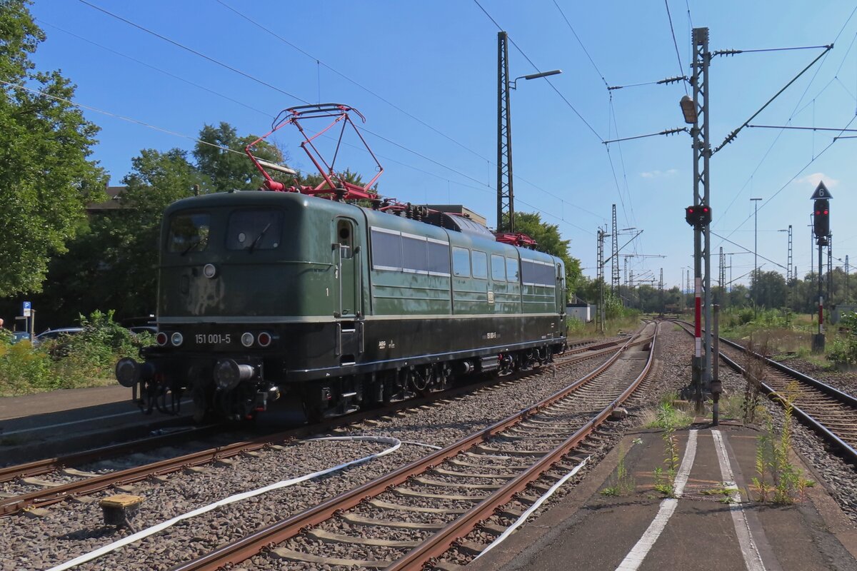 BayernBahn 151 001 steht am 15 September 2023 w:ahrend die Märklintage in Göppingen.  Die Märklintage wurden schnell ins Tag der Schiene Programm eingegliederd.