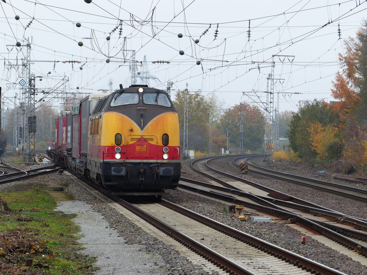 Bentheimer Eisenbahn Diesellok D20 mit dem Name  Coevorden  (ex DB 221 147-2) Salzbergen 21-11-2019.

Bentheimer Eisenbahn dieselloc D20 met de naam  Coevorden  (ex DB 221 147-2) Salzbergen 21-11-2019.