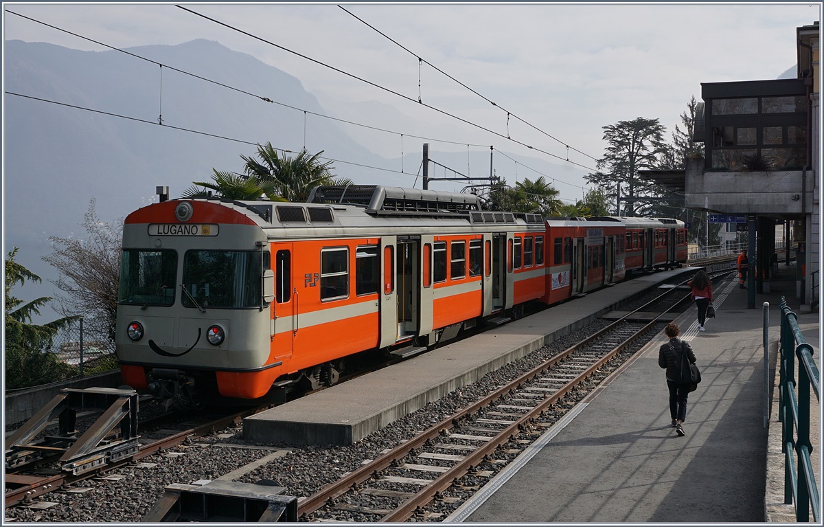 Betriebsbedingt wurde in Lugano das Gleis zwei statt eins genutzt, ein Umstand, etwas bessere Fotomöglichkeiten auf die in Lugano stehenden FLP - Züge ermöglichte.
15. März 2017