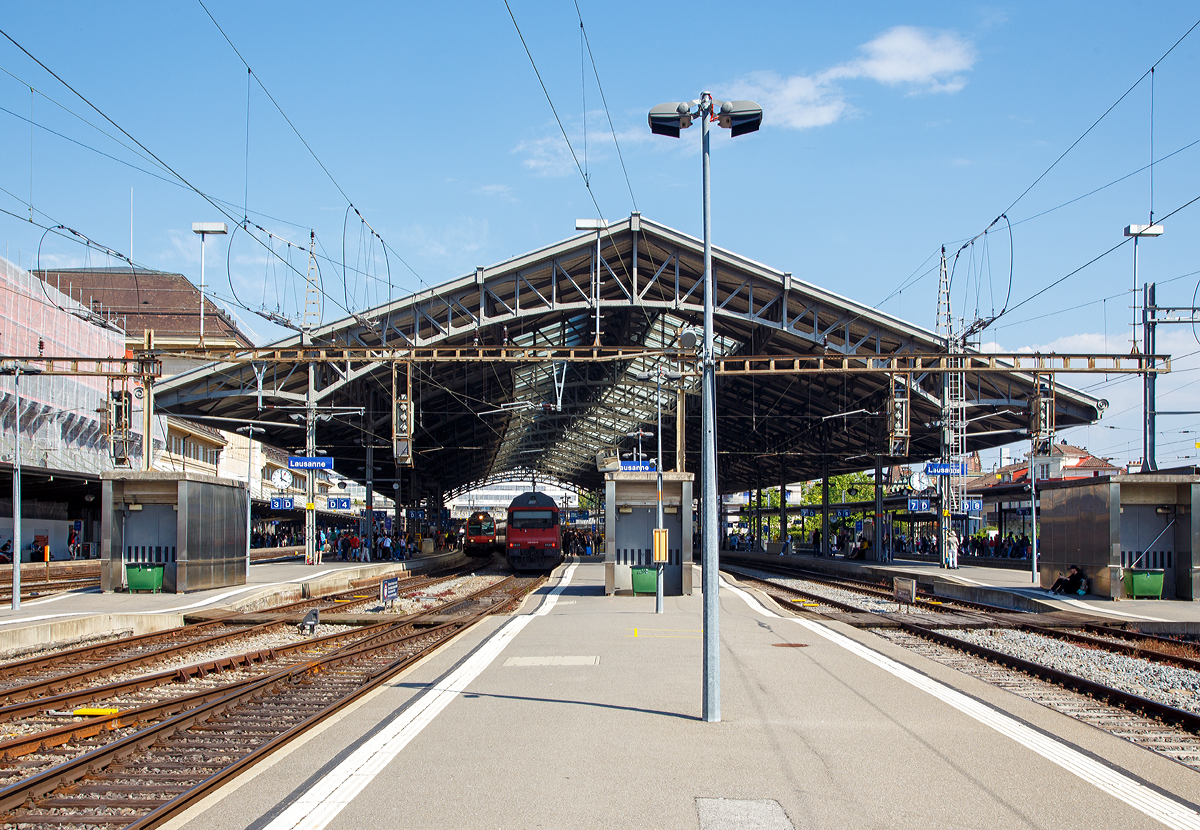 
Blick auf die schöne Bahnsteighalle vom Bahnhof Lausanne (18.05.2018).