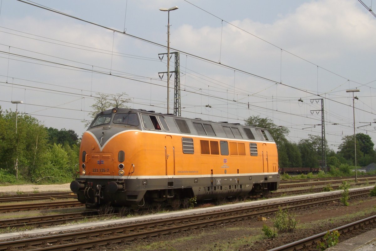 Bocholter Eisenbahn 221 135 steht am 8 Mai 2009 in Emmerich.