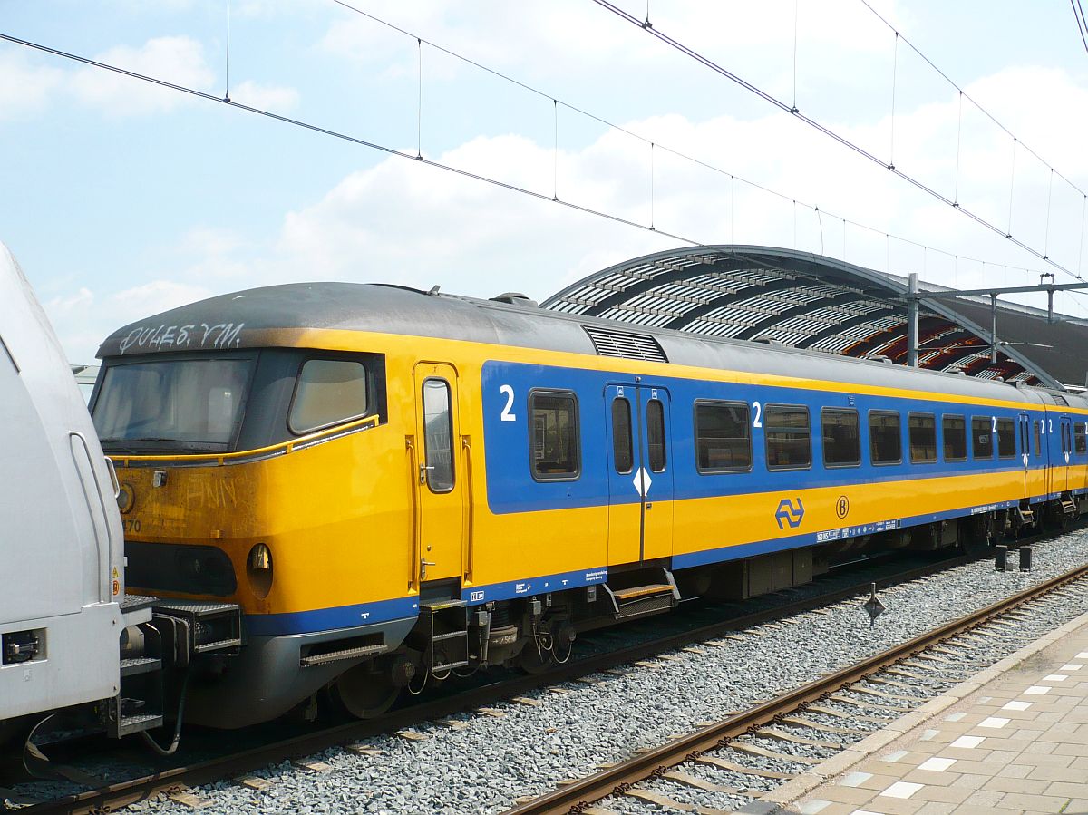 Bpmbdzf7 Steuerwagen Baurt ICR mit Nummer 61 84 82- 70 017-5 Gleis 15 Amsterdam Centraal Station 24-06-2015.


Bpmbdzf7 ICR stuurstandrijtuig met nummer 61 84 82- 70 017-5 spoor 15 Amsterdam Centraal Station 24-06-2015.