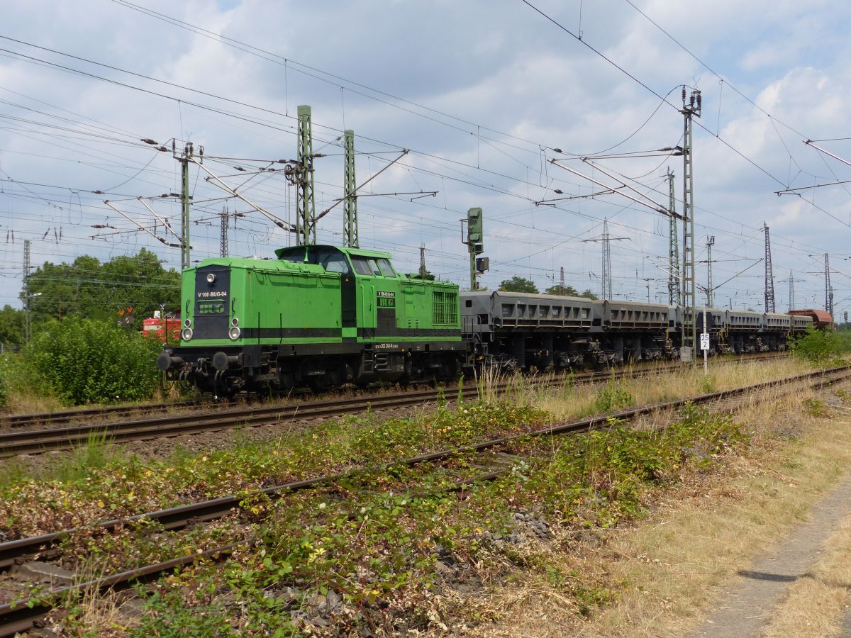 BUG Diesellok V100-BUG-04 (92 80 1202 240-8 D-BUG) Baujahr 1970. Gterbahnhof Oberhausen West 06-07-2018.

BUG dieselloc V100-BUG-04 (92 80 1202 240-8 D-BUG) bouwjaar 1970. Goederenstation Oberhausen West 06-07-2018.