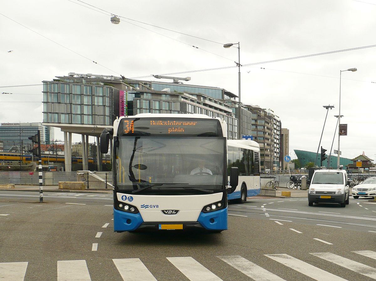Bus 1402 VDL Citea SLFA 180.310 Baujahr 2014. Prins Hendrikkade, Amsterdam 18-06-2014.