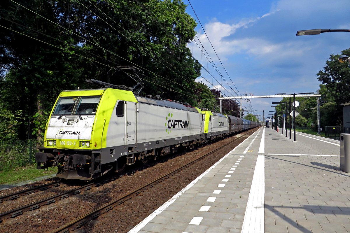 CapTrain Kohlezug mit 186 153 durchfahrt am 18 Juni 2020 Tilburg-Universiteit.