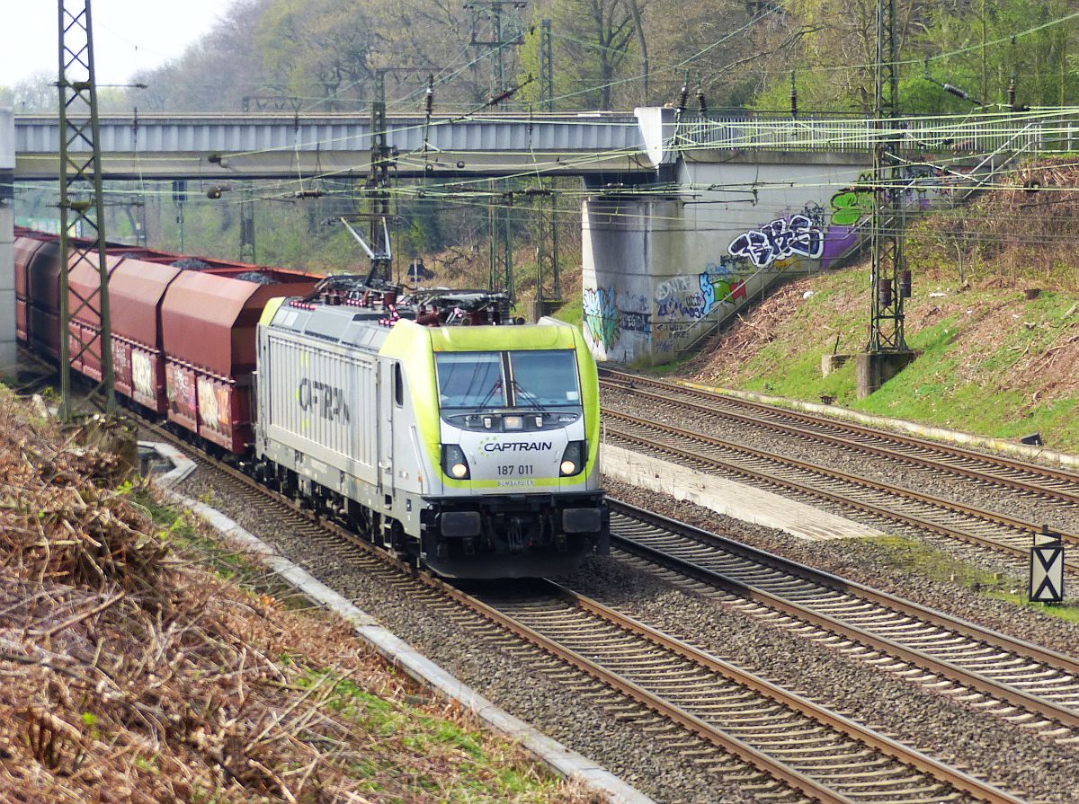 Captrain Lok 187 011 Abzweig Lotharstrasse Forsthausweg, Duisburg 12-04-2018.

Captrain loc 187 011 Abzweig Lotharstrasse, Forsthausweg, Duisburg 12-04-2018.