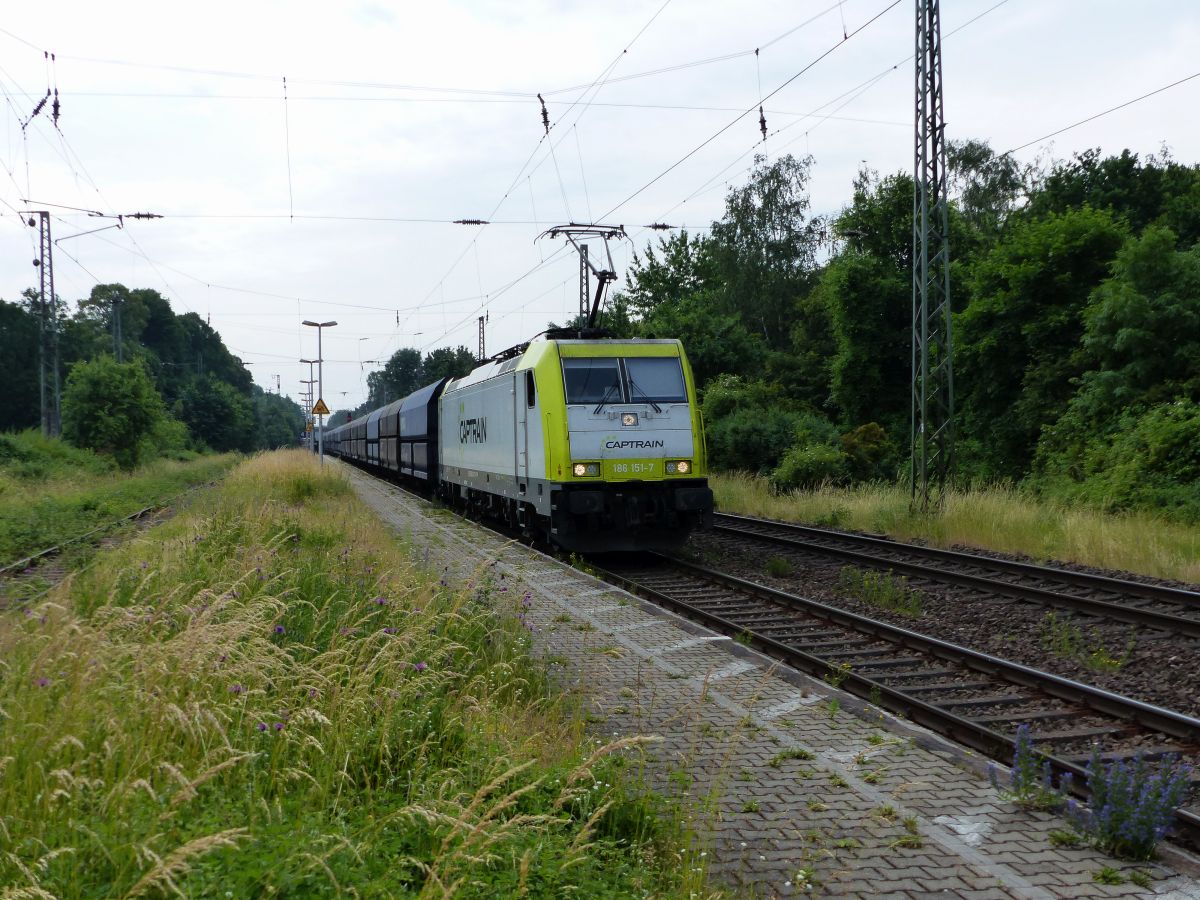 Captrain Lokomotive  186 151-7 Gleis 2 Bahnhof Empel-Rees NRW 18-06-2021.




Captrain locomotief  186 151-7 spoor 2 station Empel-Rees, Duitsland 18-06-2021.