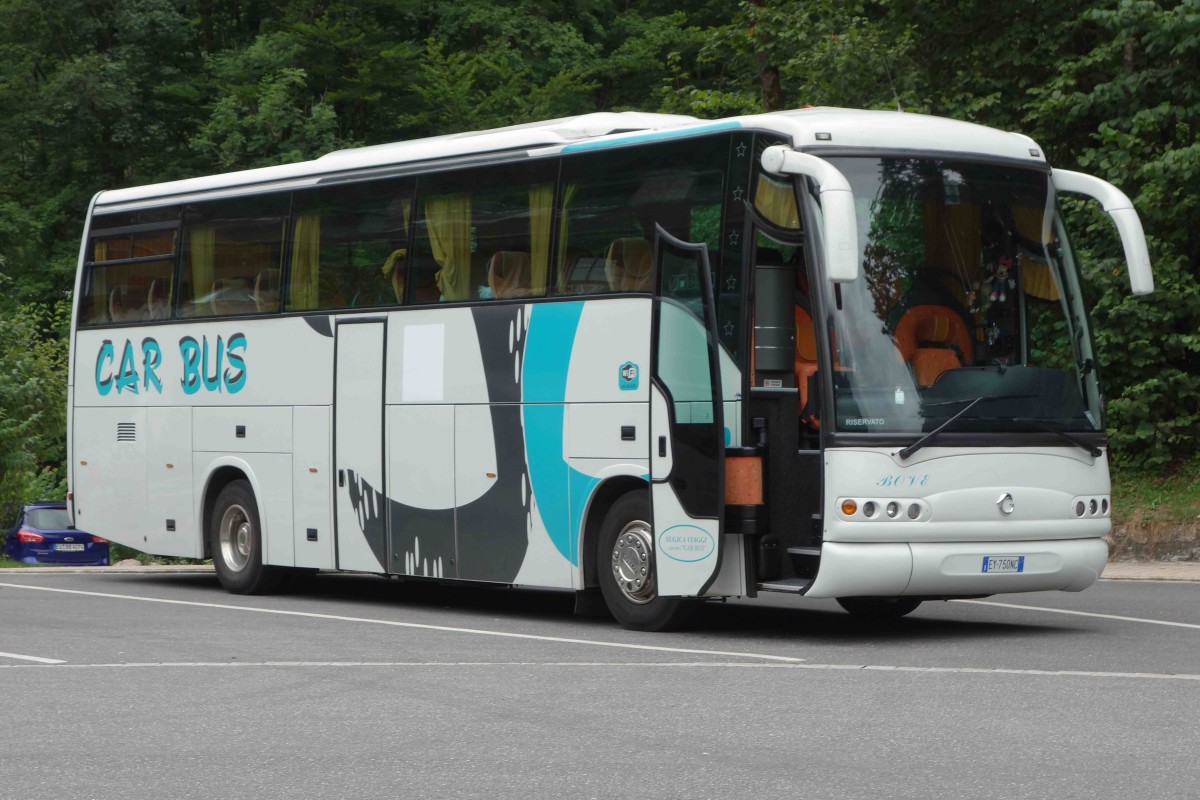 Car Bus aus Italien, steht auf dem Busparkplatz am Knigsee im Juli 2015
