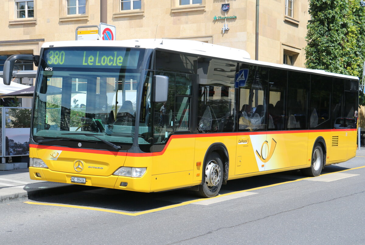 CarPostal Ouest - NE 98'404 - Mercedes (ex JU 48'603; ex Nr. 53; ex Stucki, Porrentruy Nr. 27) am 6. August 2021 beim Bahnhof Neuchtel (Aufnahme: Martin Beyer)