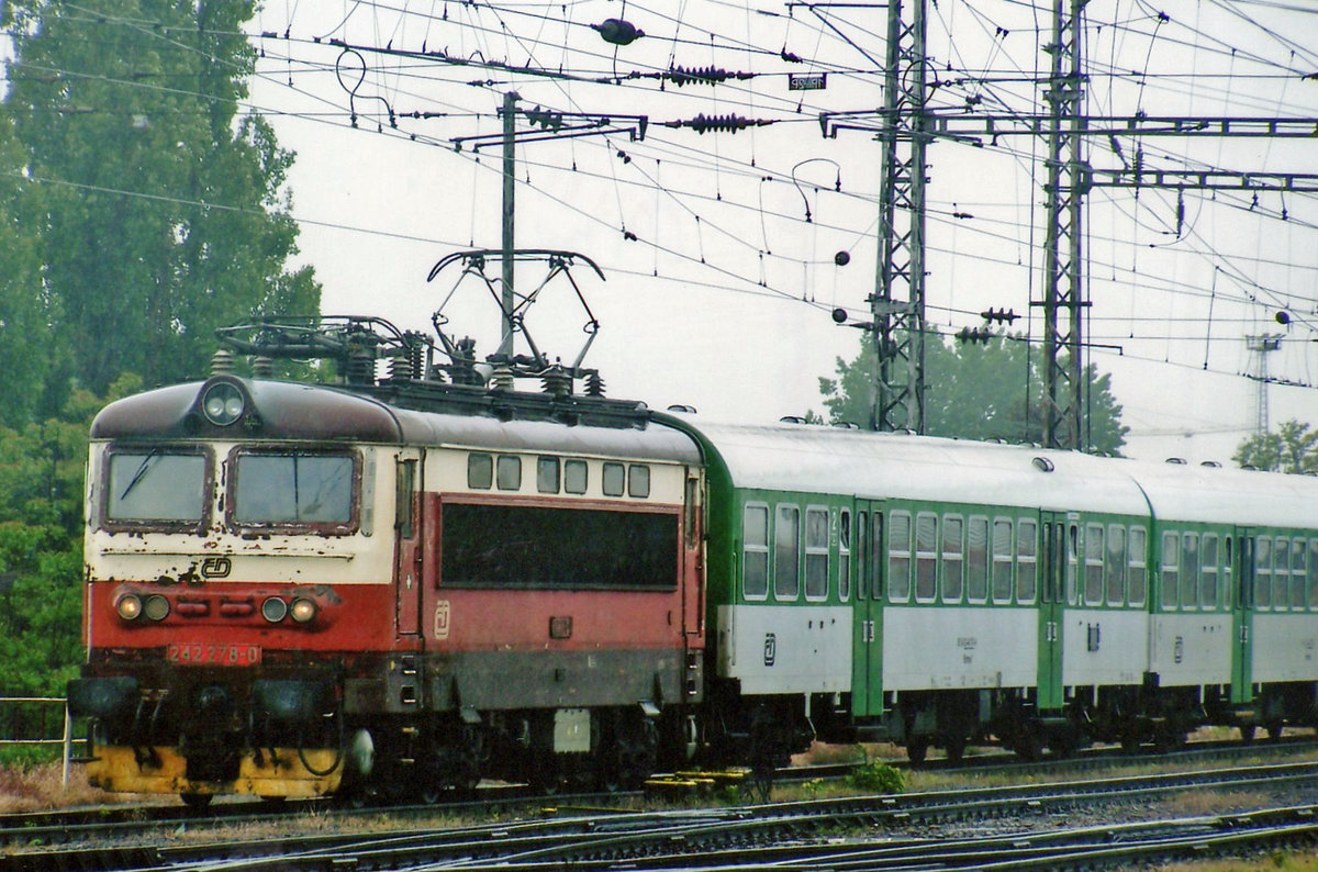 CD 242 278 treft am verregneten 22 Mai 2008 in Brno hl.n. ein.