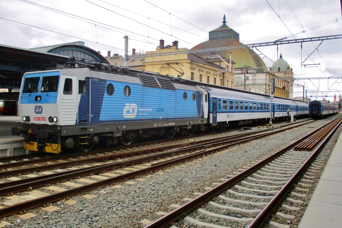 CD 362 055 wartet am 15 September 2017 in Plzen.