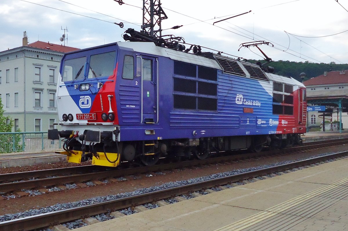 CD 371 201 wirbt für deren Vaterland in Decin hl.n. am 21 Mai 2015.