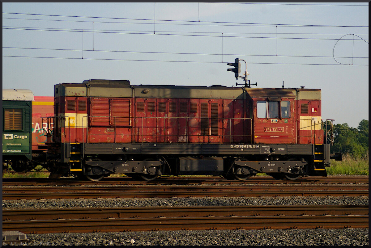CD Cargo 742 151 stand mit einem Güterzug am 20.05.2022 in Jaroměř