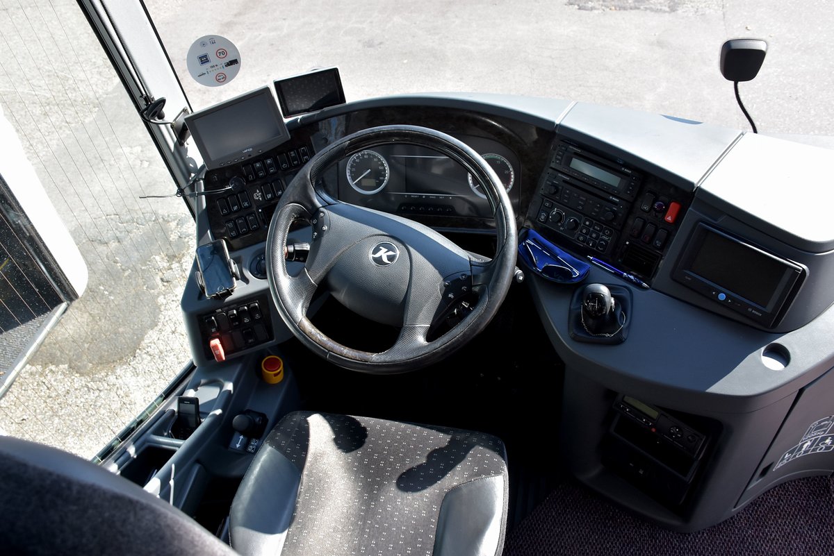 Cockpit des Setra 415 GT- HD von Busreisen HOFSTTTER aus sterreich in Krems.
